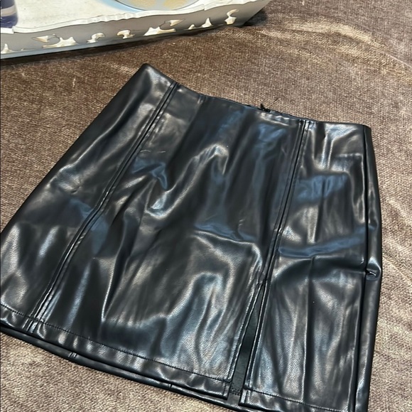 Mangopop Dresses & Skirts - MANGOPOP Mini Faux Leather Skirt, Size Medium